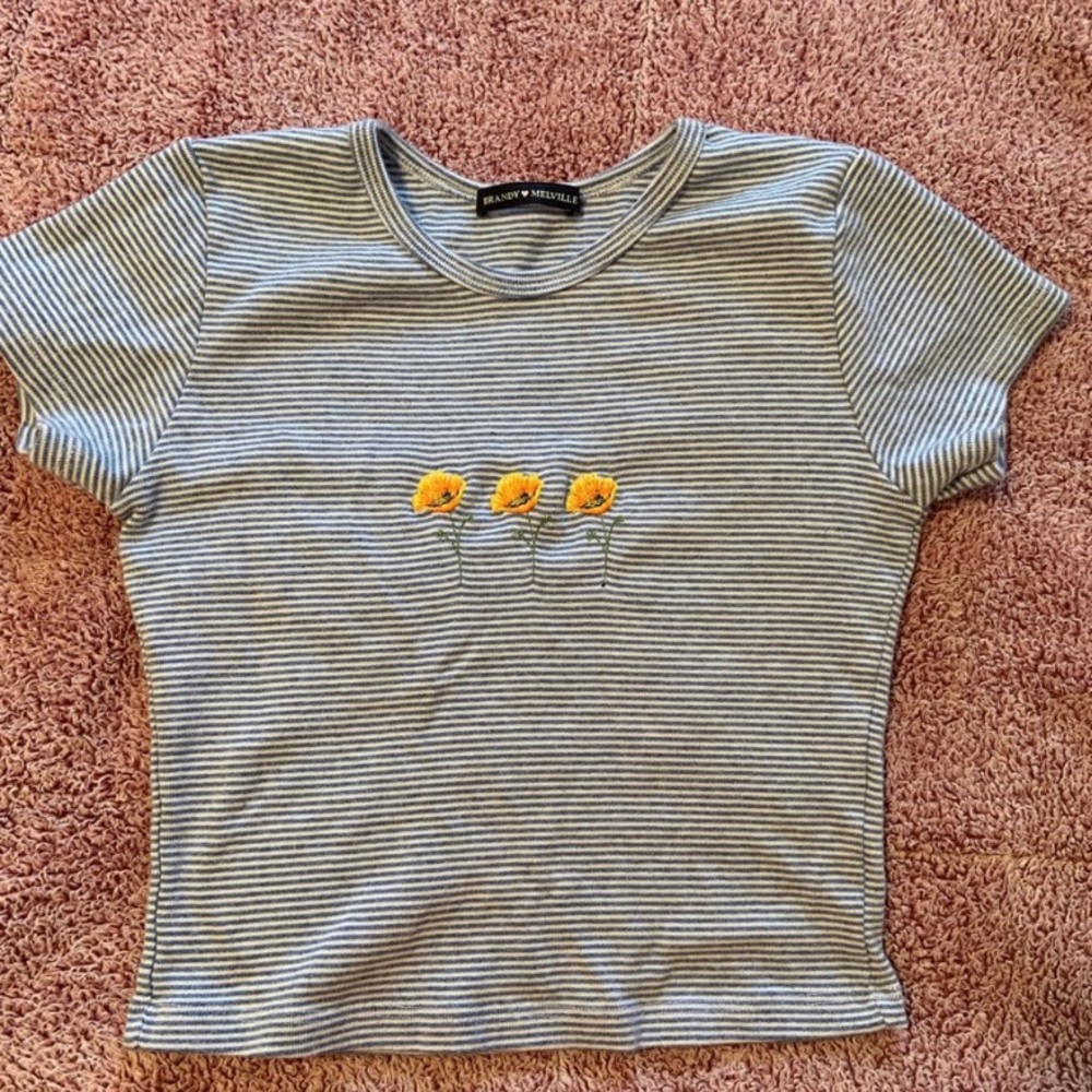 NWOT Brandy Melville flower shirt